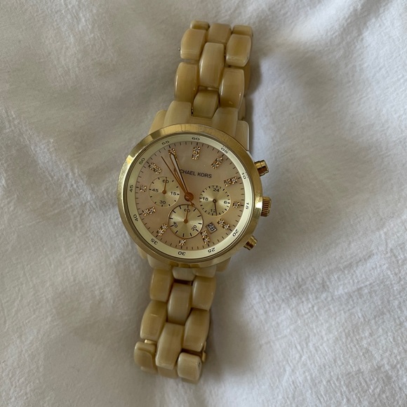 Michaels Kors Tortoiseshell Watch - Picture 6 of 6